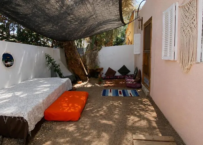 Bedro Private Garden & Outdoor Lounge 1 Min To Sea