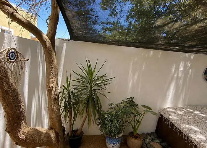 Bedro Private Garden & Outdoor Lounge 1 Min To Sea بيت للعطل *